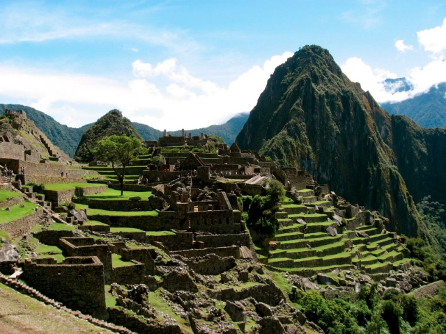 How to avoid the crowds in Machu Picchu - Frayed Passport