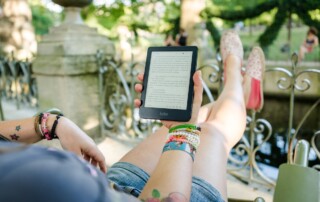 A Comparison of the Best eReaders for Travel - Frayed Passport