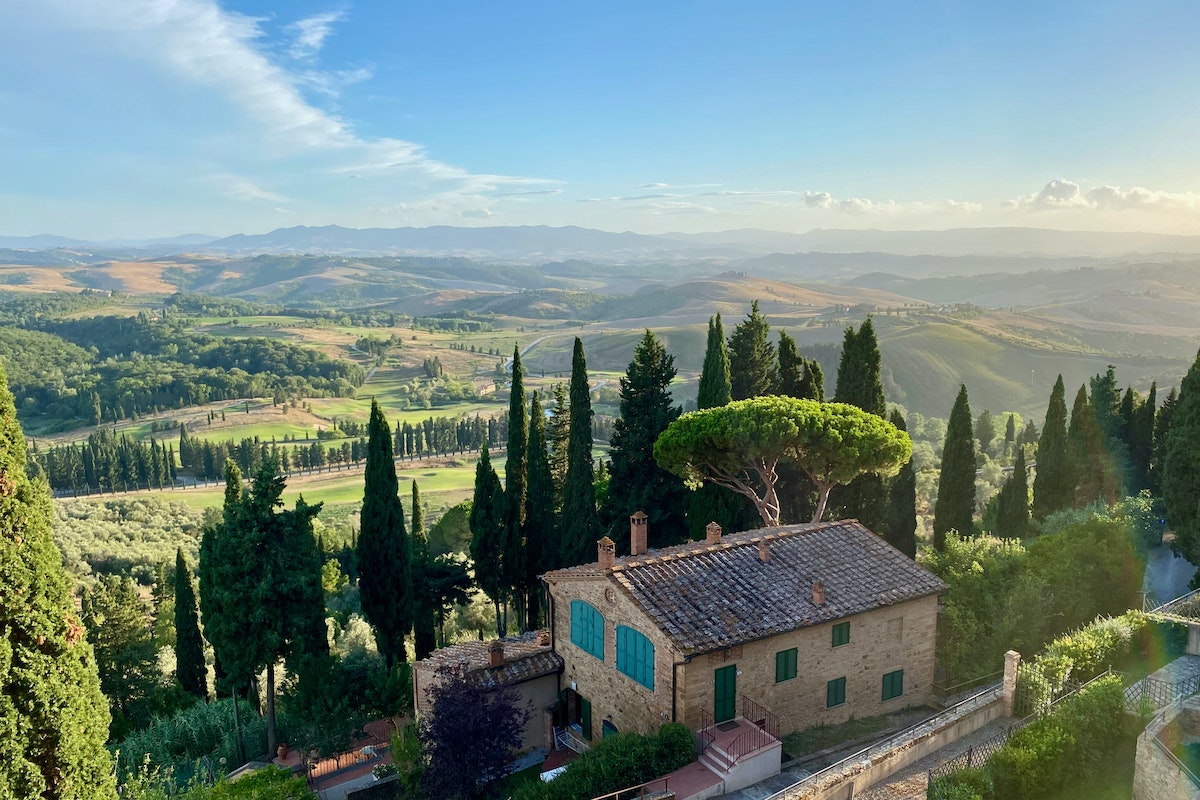 Interview: Vacationing with Friends in a Tuscan Villa - Frayed Passport