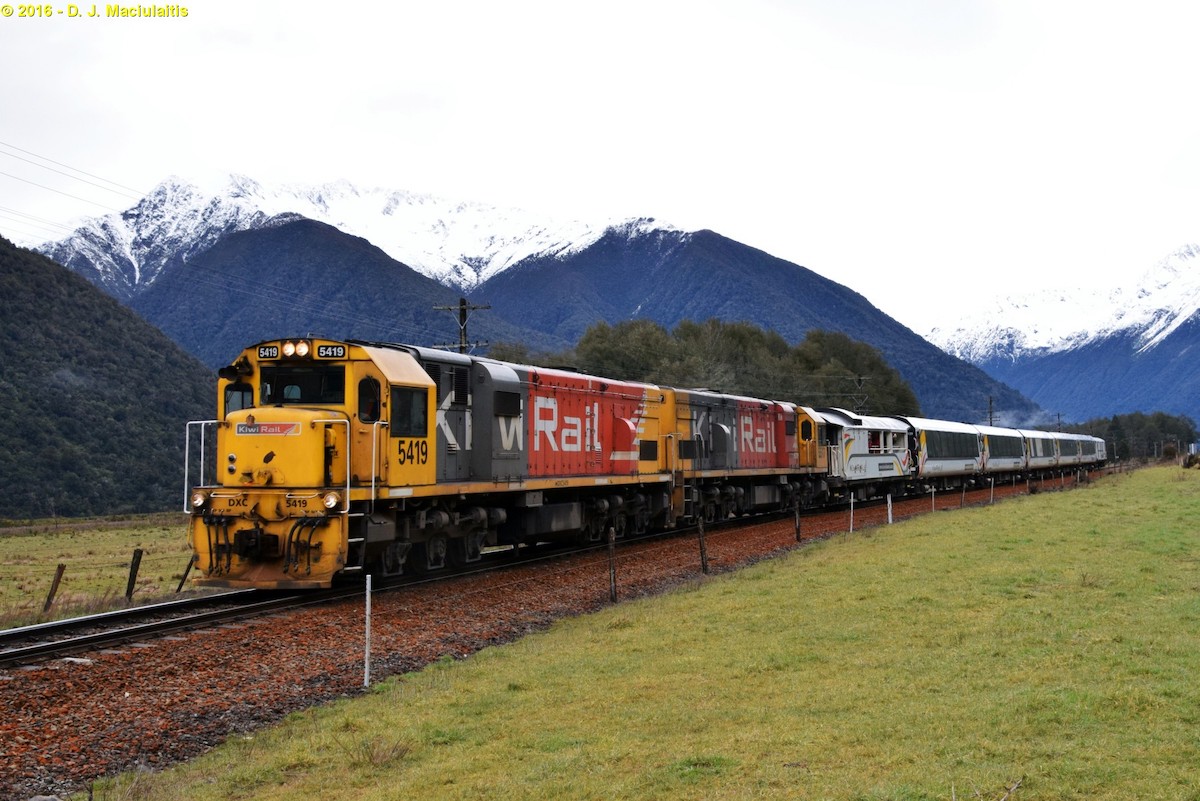 Journey Through the Southern Alps: A Guide to the TranzAlpine Train in New Zealand - Frayed Passport