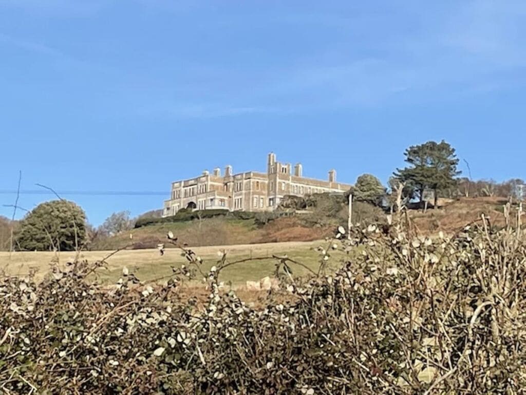 A Day on Dinosaur Island! Finding Fossils on the Isle of Wight - Frayed Passport