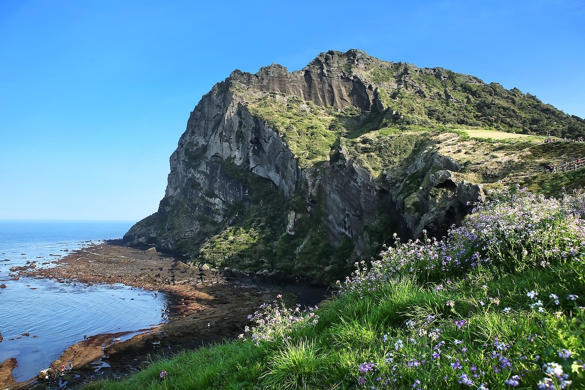 Jeju Island: A Treasure Trove of Hidden Beaches and Unspoiled Nature - Frayed Passport