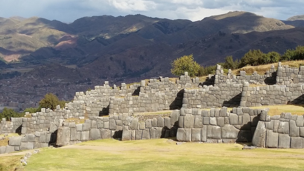 Sacsayhuaman, Peru: Unraveling the Mysteries of an Incan Masterpiece - lightning walls - Frayed Passport