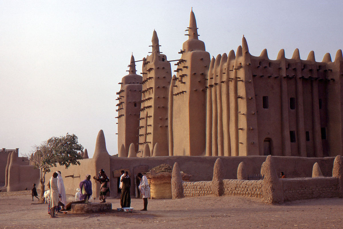 Exploring Djenné: A Journey through West Africa's Living Museum - Grand Mosque - Frayed Passport