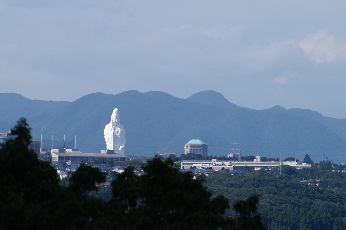 Sendai Daikannon - Largest statues in the world - Frayed Passport