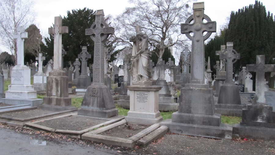 Ireland Travel Guide: Land of the People that Sorrow - Frayed Passport - Glasnevin