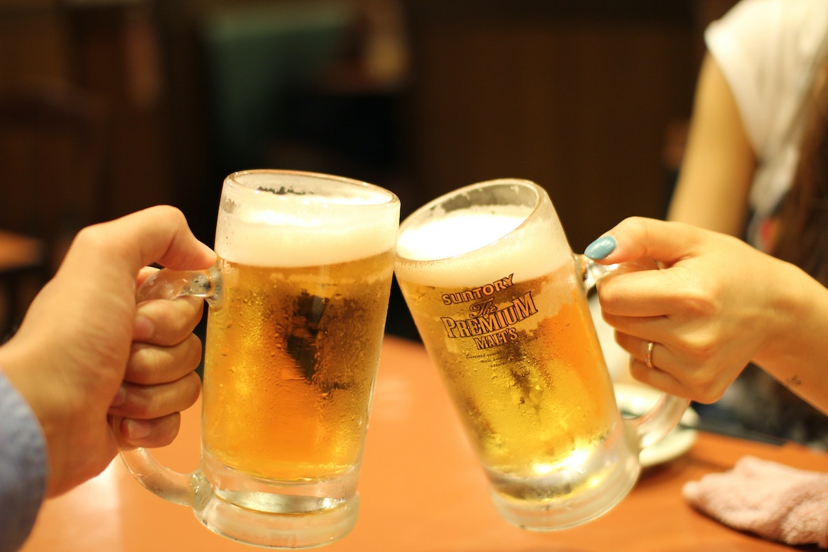 Having a beer - how to travel the world without killing your travel buddy - Frayed Passport