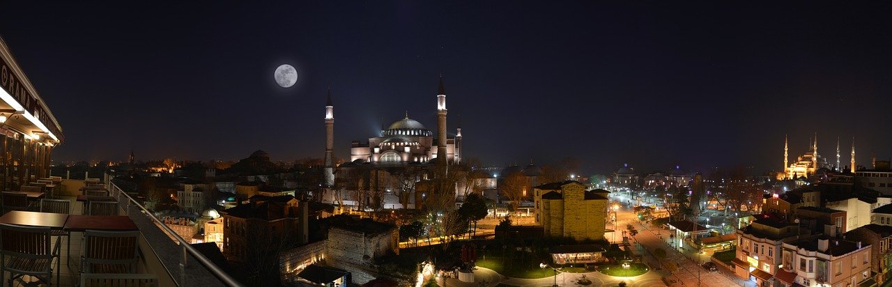 Hagia Sophia at night - what to expect when studying abroad in Turkey - Frayed Passport
