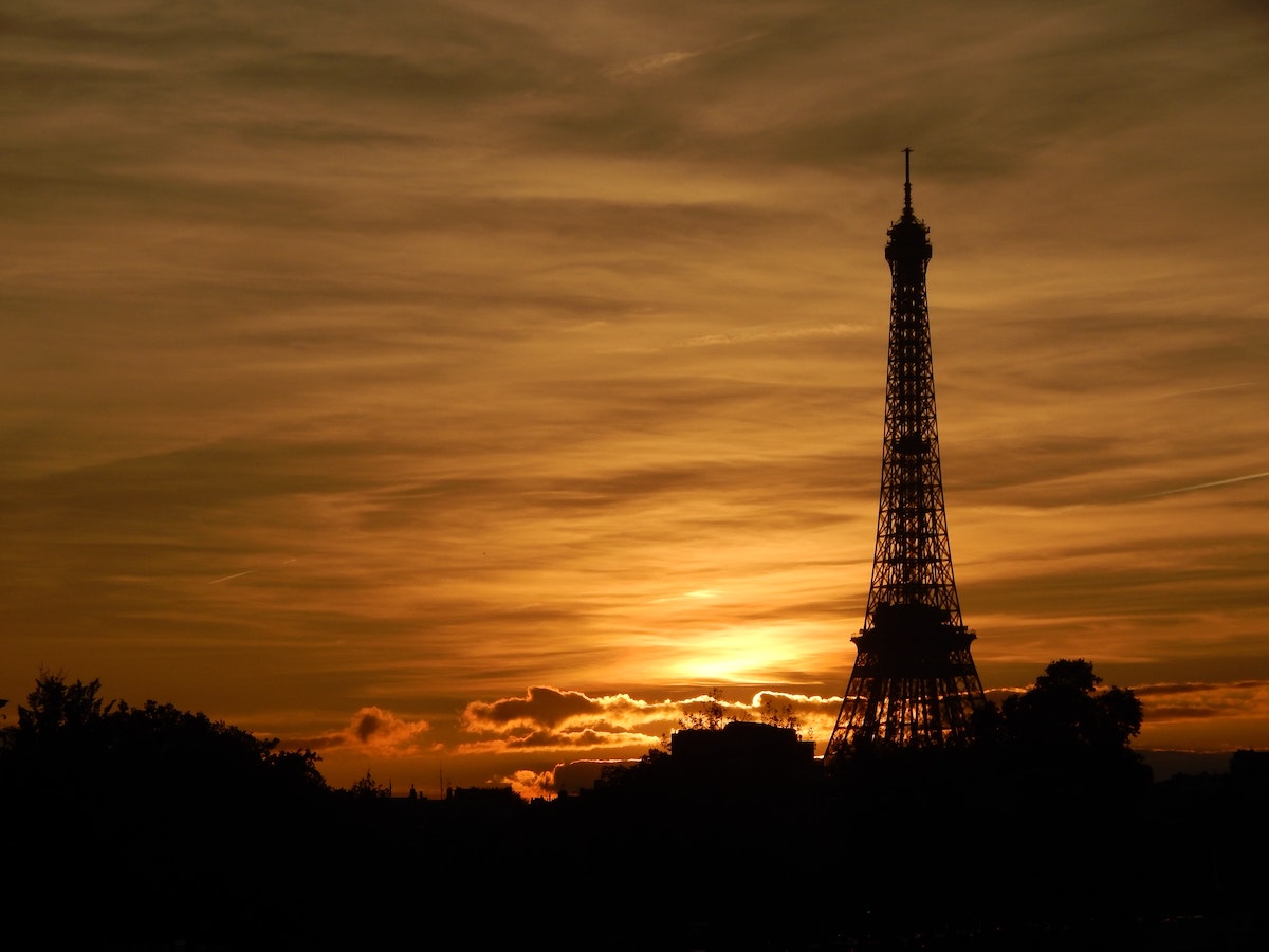 Paris - 15 Beautiful Sunsets from Famous Travel Spots - Frayed Passport