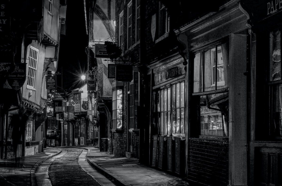York at night - English locales to add to your bucket list - Frayed Passport