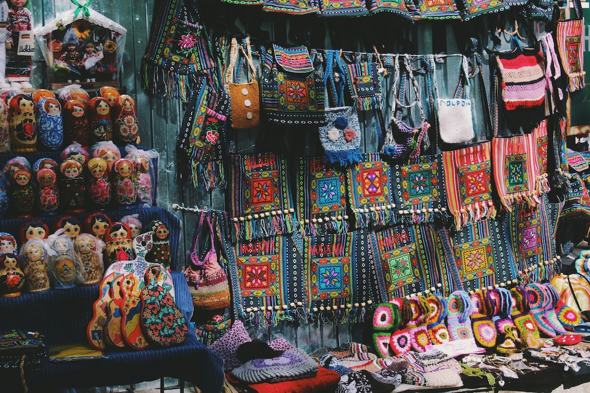 How to Haggle in Foreign Countries: Overcoming the Fear of Negotiating in Marketplaces - Souvenirs - Frayed Passport
