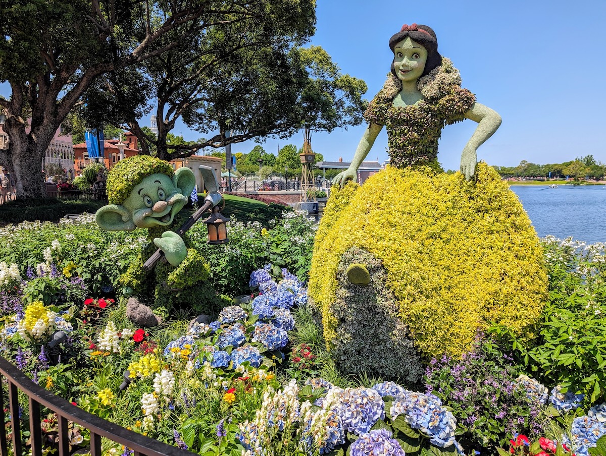 EPCOT International Flower & Garden Festival 2024: Bonsai, Butterflies & Tons of Fun - Snow White Topiary in Germany - Frayed Passport