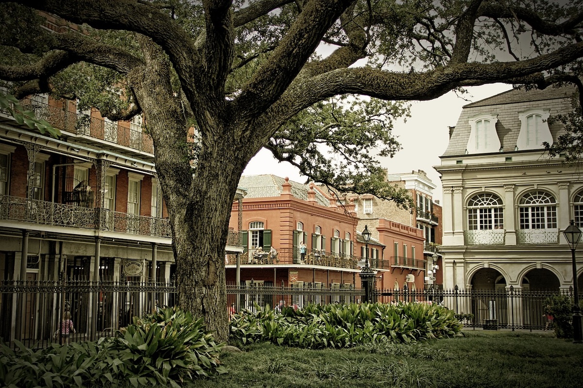 11 Beautiful Southern Gothic Travel Destinations: Savannah, Charleston & More - New Orleans, LA - Frayed Passport