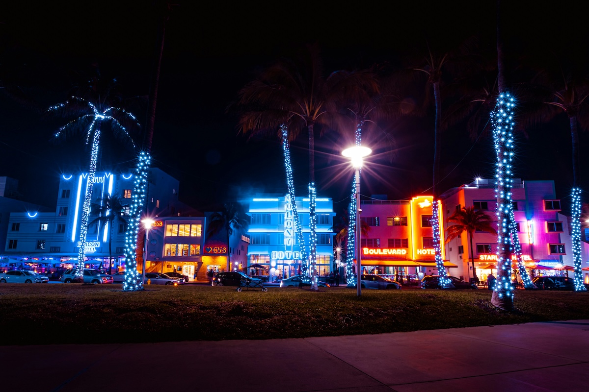 One of the Most Beautiful Haunted Houses You'll Ever See: Highlights of a South Beach Ghost Tour - Frayed Passport