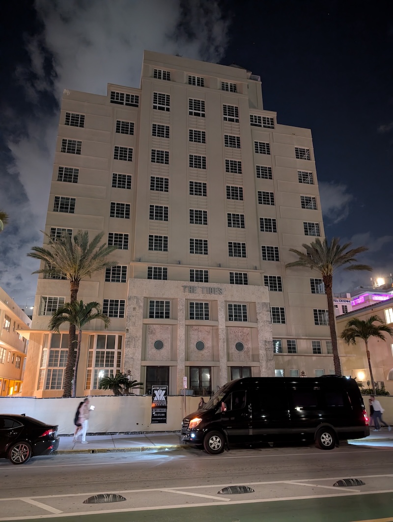 One of the Most Beautiful Haunted Houses You'll Ever See: Highlights of a South Beach Ghost Tour - Frayed Passport