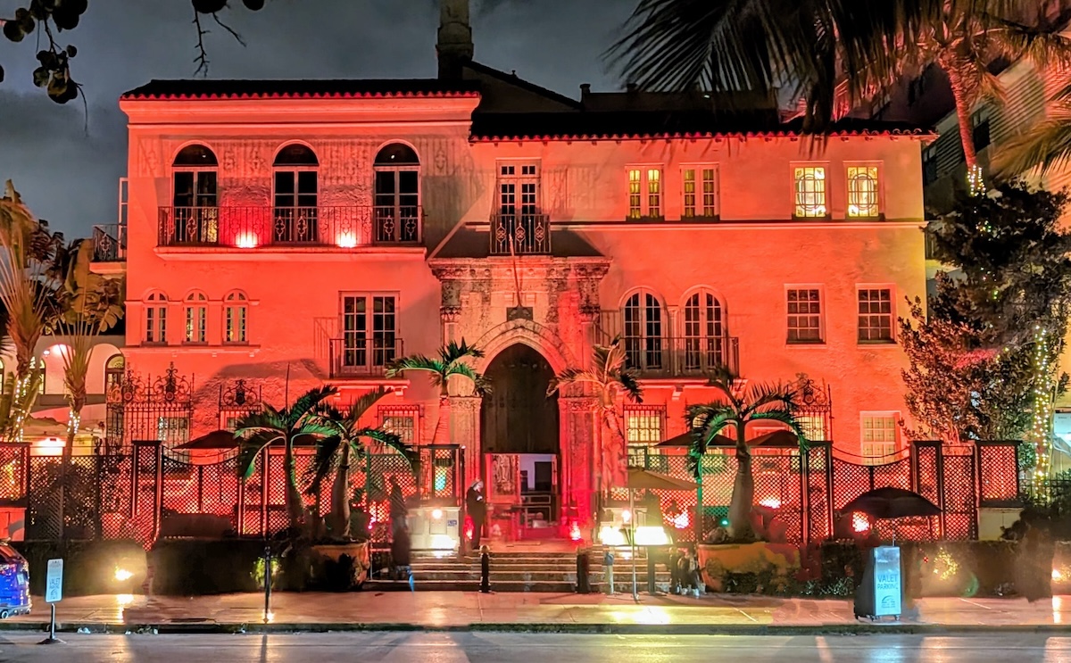 One of the Most Beautiful Haunted Houses You'll Ever See: Highlights of a South Beach Ghost Tour - Frayed Passport