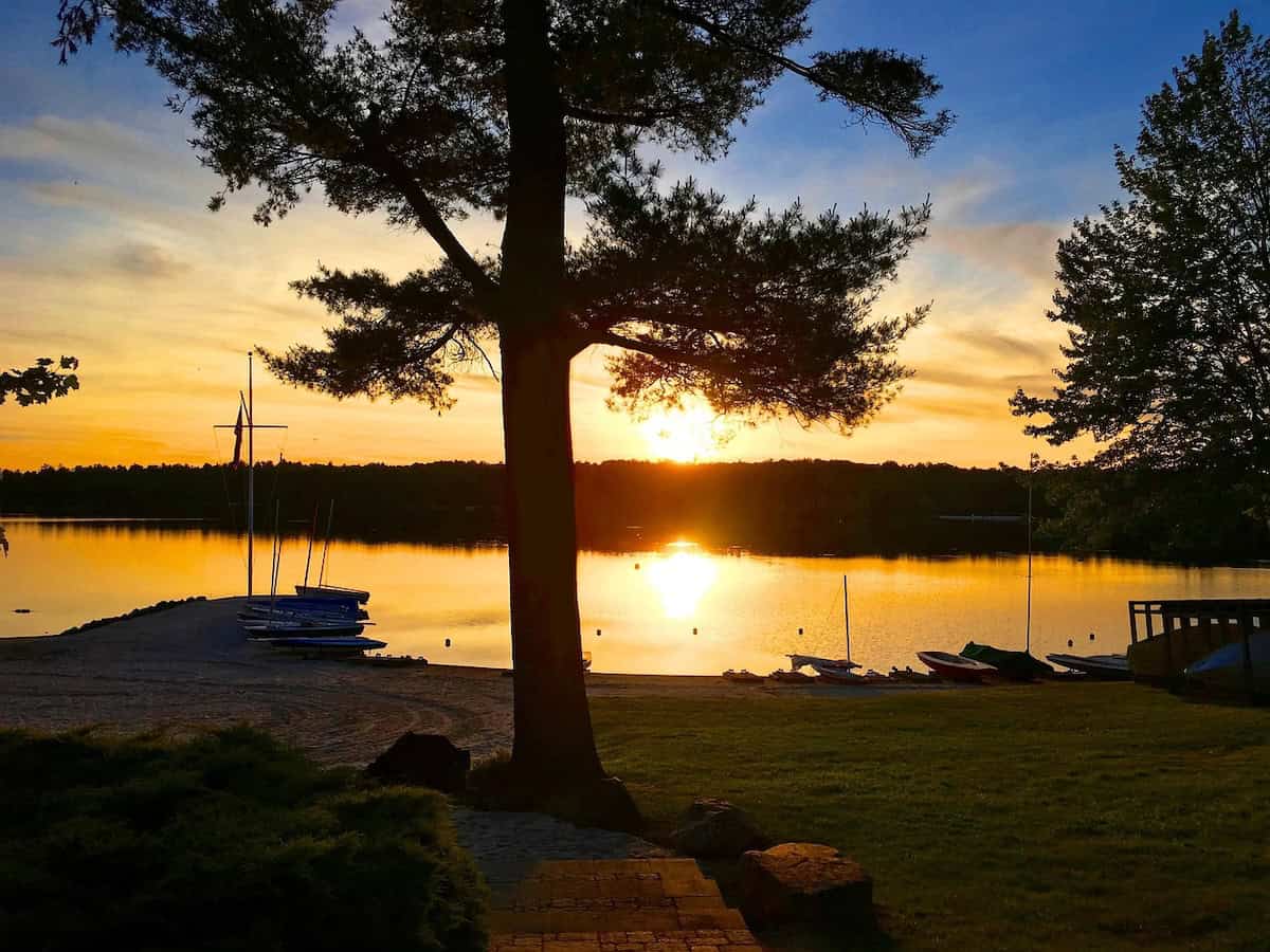 Poconos - 10 Alternative Fall Break Destinations & Ideas That Are Affordable - Frayed Passport