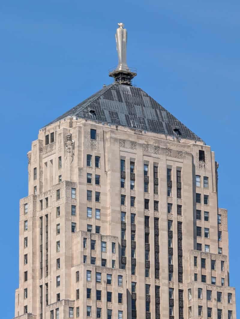 Ceres Status - Chicago Architecture Boat Tour: Highlights Gallery of the City's Iconic Skyline - Frayed Passport