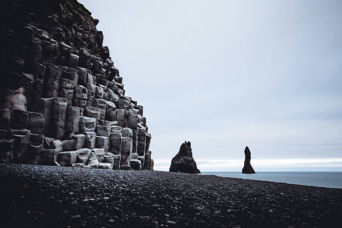 8 Best Black Sand Beaches for Stargazing: Astronomy Destinations in Spain, Greece, Hawaii and Beyond